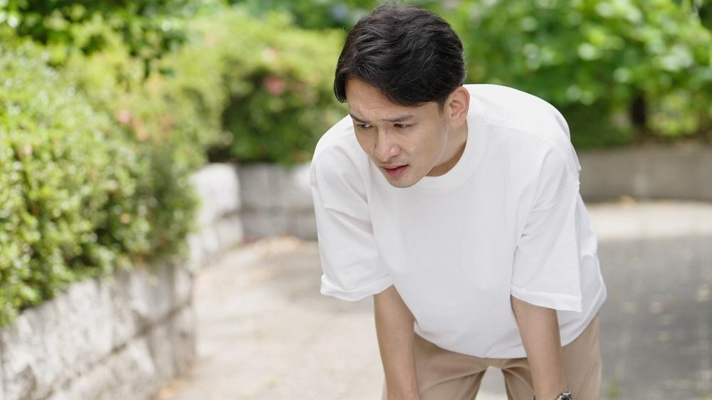 Khi mỡ máu tăng cao, cơ thể sẽ xuất hiện 4 bất thường khi đi bộ: Nhiều người bỏ qua- Ảnh 2.