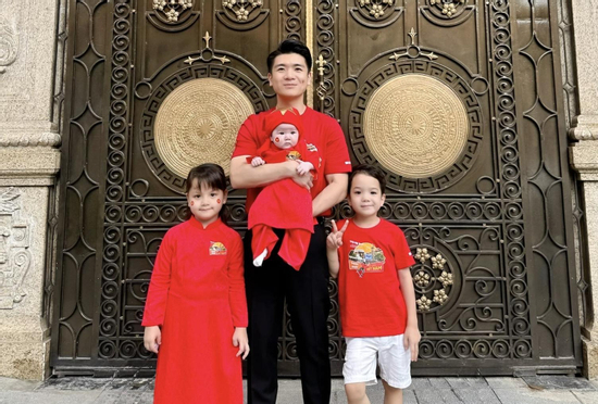 Vẻ ngoài đáng yêu của con gái út doanh nhân Đỗ Quang Vinh