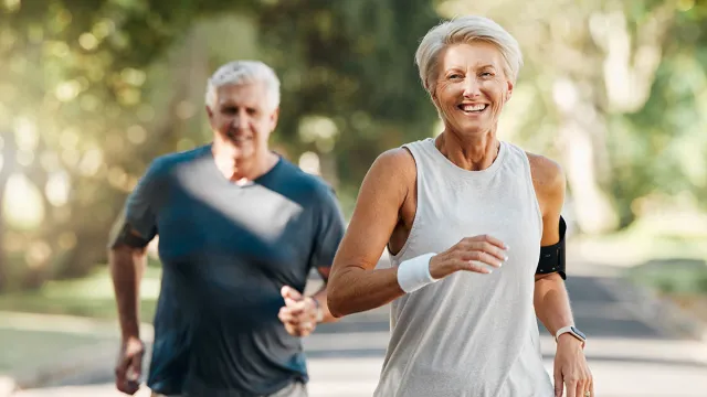 5 bài tập đi bộ làm chậm quá trình lão hóa tốt hơn chạy bộ- Ảnh 2.