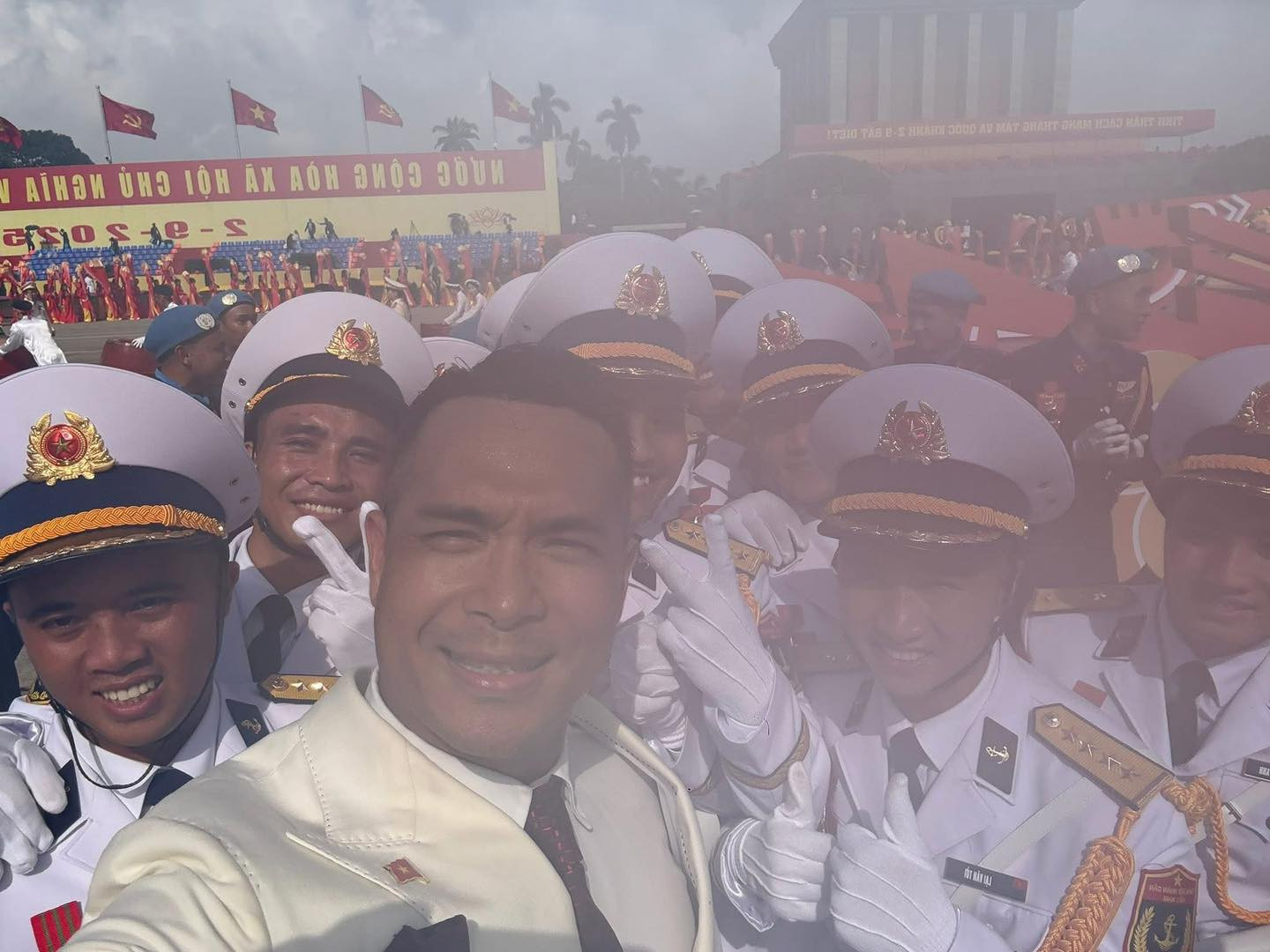 Đến lượt Đỗ Duy Mạnh là nạn nhân ở loạt ảnh của Trương Thế Vinh netizen bật chế độ giải cứu khẩn cấp