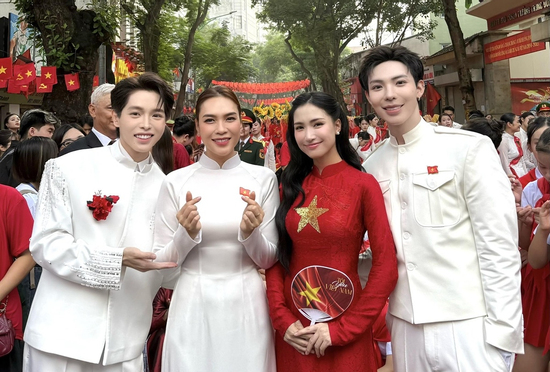 Đức Phúc khoe hình gia đình Hoa dâm bụt bên Mỹ Tâm đập tan ồn ào 'hơn thua' thực lực