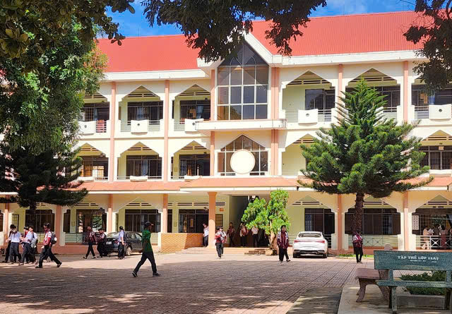 Kỷ luật cảnh cáo nữ hiệu trưởng nhiều lần vi phạm- Ảnh 1.