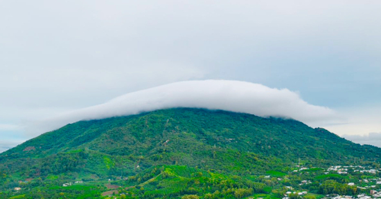 Mây hình đĩa bay xuất hiện trên ‘nóc nhà’ Đồng Nai, người dân trầm trồ ghi lại