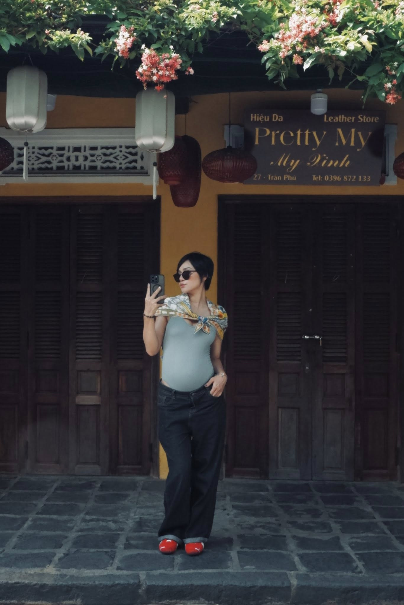 Sao nữ Vbiz vừa công khai có thai Bế bầu đi sự kiện style ngoài đời cũng chất phát ngất