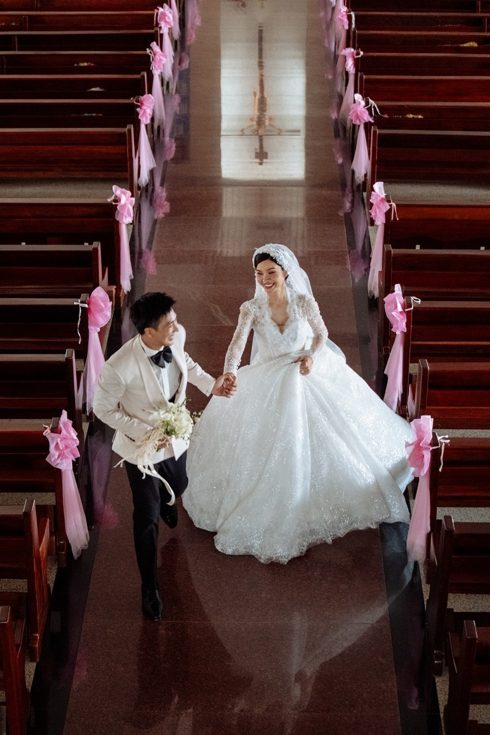 Sao nữ Vbiz vừa công khai có thai Bế bầu đi sự kiện style ngoài đời cũng chất phát ngất