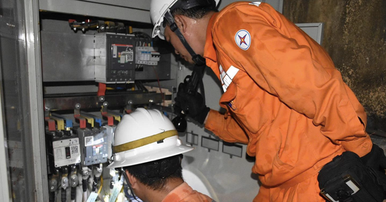 Tiền điện tháng 8 tăng vọt, dân hỏi 'mưa nhiều, mất điện sao hoá đơn vẫn cao'