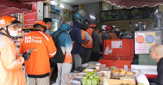 Cảnh 'chưa từng thấy' ở quán chay TPHCM ngày cận Rằm tháng 7