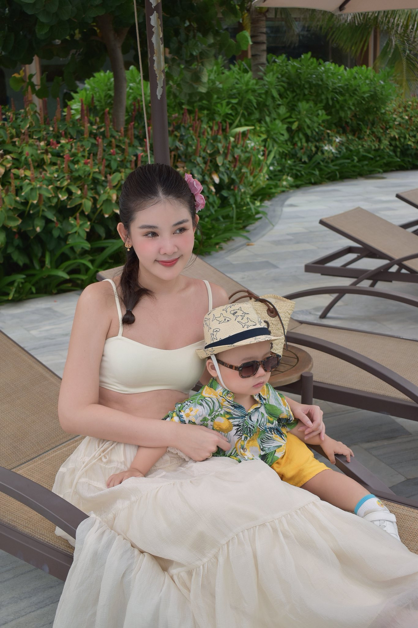 Lê Âu Ngân Anh hiếm hoi mặc bikini để lộ vóc dáng thật sau 2 năm sinh con