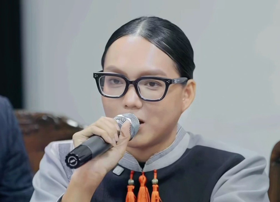 Loạt động thái gây tranh cãi của Phạm Thoại sau hơn 1 tháng bị xử phạt, phải khóa MXH