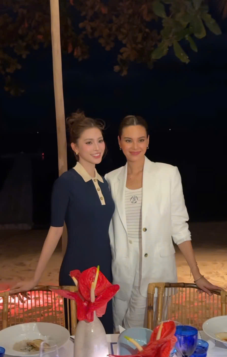 Miss Universe 2018 như tàng hình khi đọ sắc Hoa hậu Tiểu Vy qua cam thường