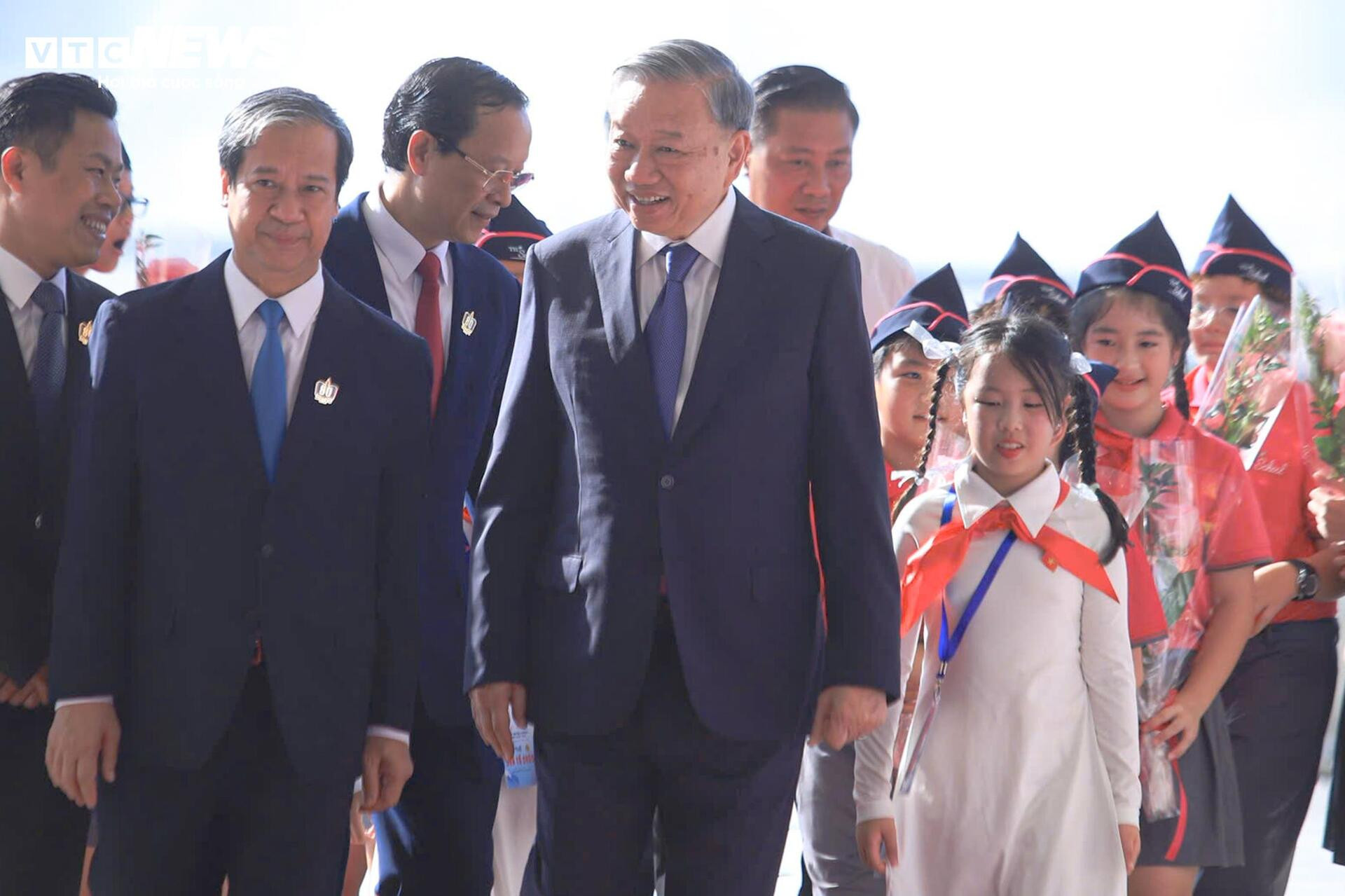 Tổng Bí thư Tô Lâm dự lễ kỷ niệm 80 năm truyền thống ngành Giáo dục và khai giảng năm học 2025-2026 - 3