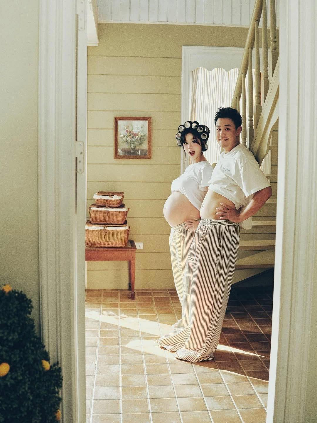 Hàn Hằng xả ảnh lộ bụng bầu nét căng bên Huyme CĐM ngỡ ngàng Chị giấu kĩ quá