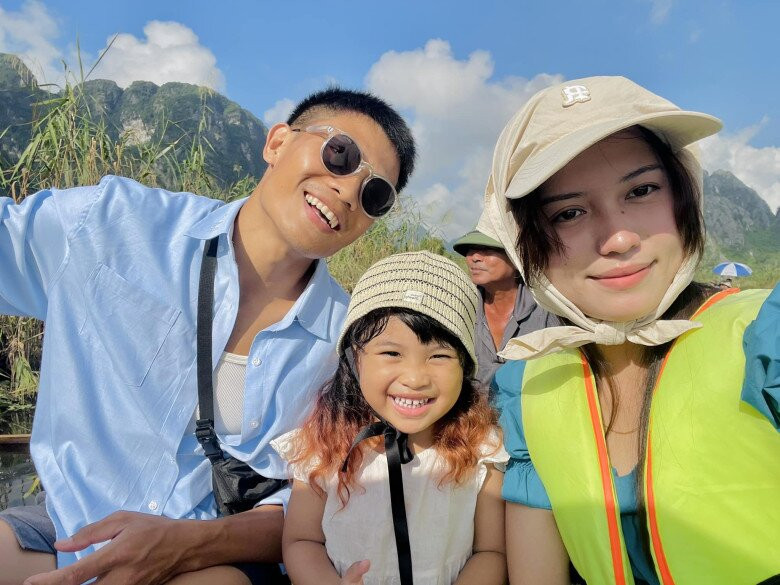 Nhan sắc “hack tuổi” của vợ diễn viên Phương Nam vai Tạ trong phim Mưa Đỏ - Ảnh 4.