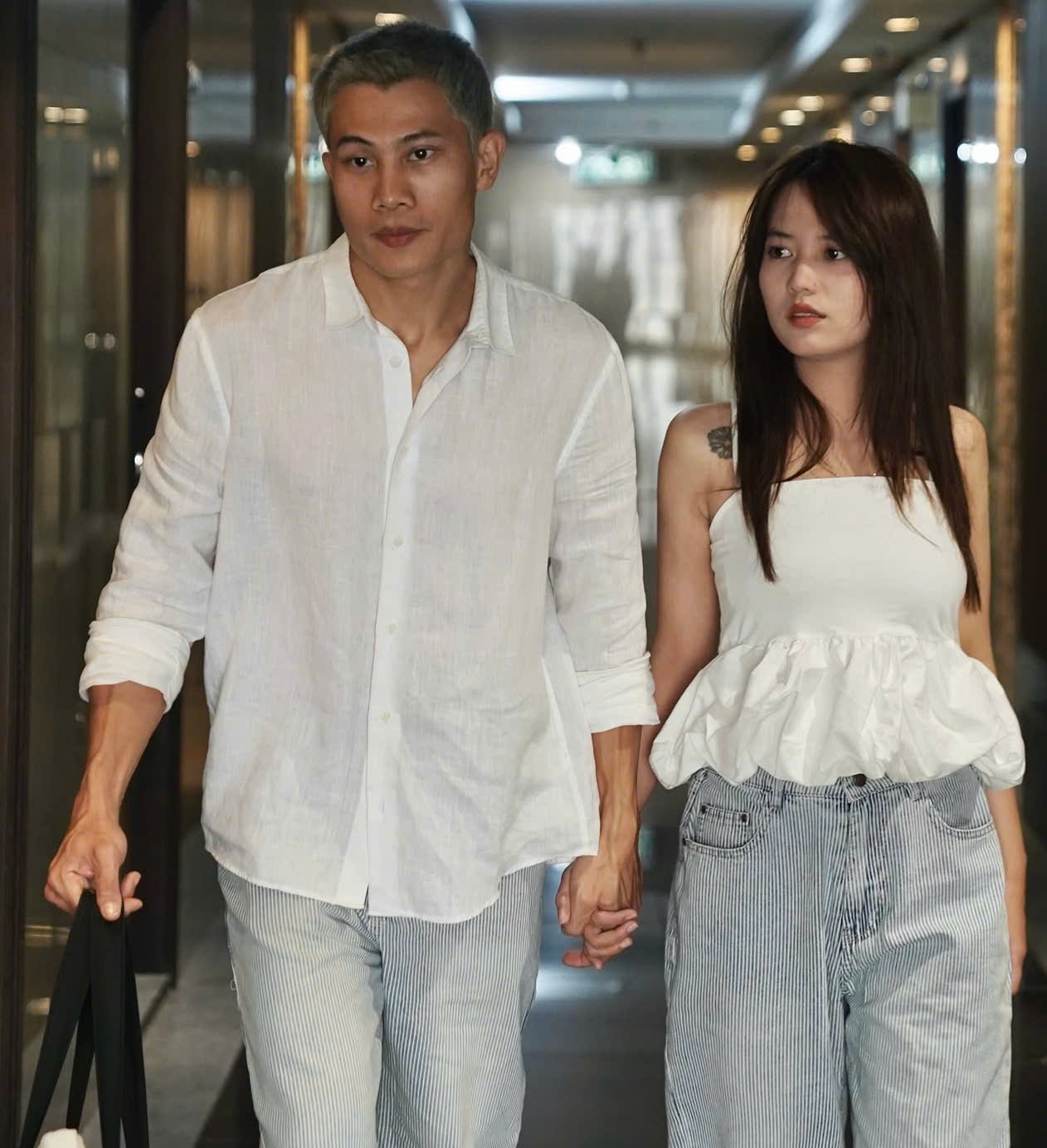 Nhan sắc “hack tuổi” của vợ diễn viên Phương Nam vai Tạ trong phim Mưa Đỏ - Ảnh 7.