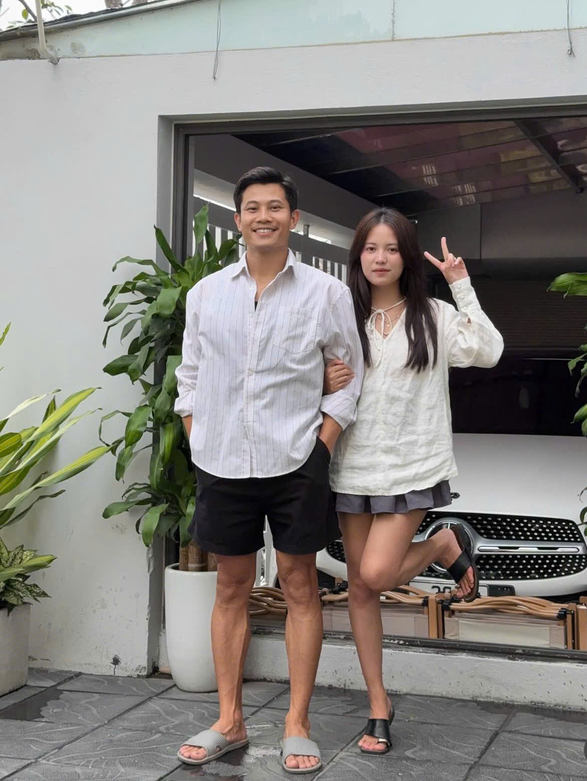 Nhan sắc “hack tuổi” của vợ diễn viên Phương Nam vai Tạ trong phim Mưa Đỏ - Ảnh 10.