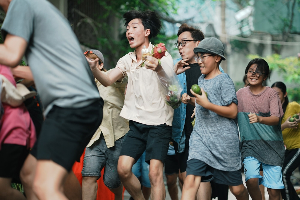 Tập tục cúng cô hồn lên màn ảnh Việt Lê Khánh giành giật hết mình