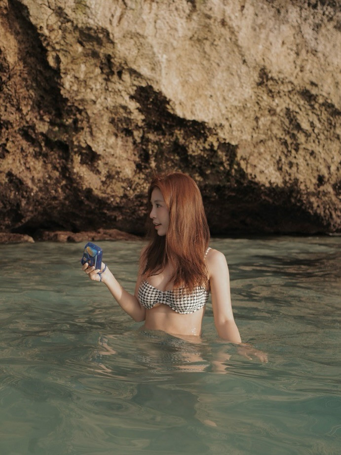 Hotgirl đình đám Hà Thành khoe sắc vóc nóng bỏng sau khi nâng ngực