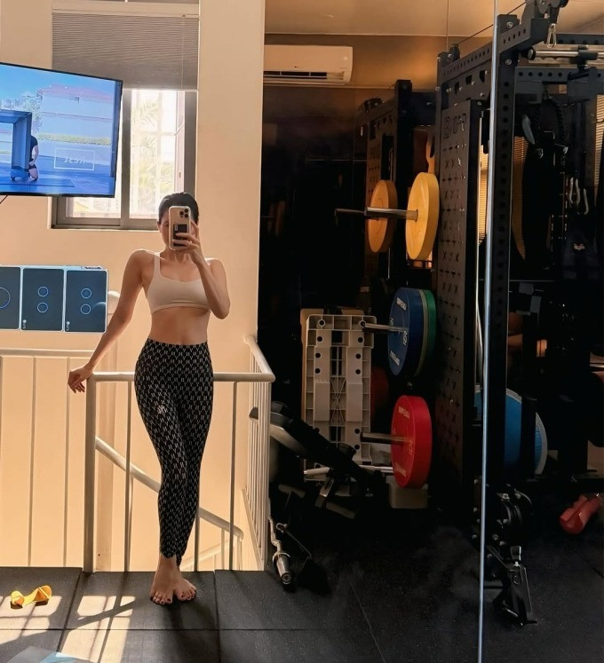 Lệ Quyên lộ vóc dáng thật trên sân pickleball