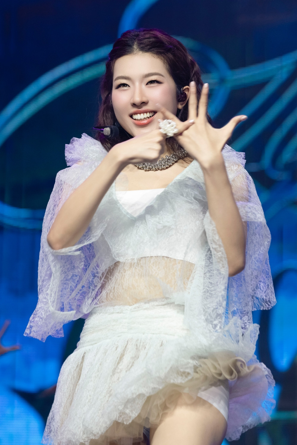 Phương Mỹ Chi dành lời khen đặc biệt cho bạn thân LAMOON trong showcase đầu tay