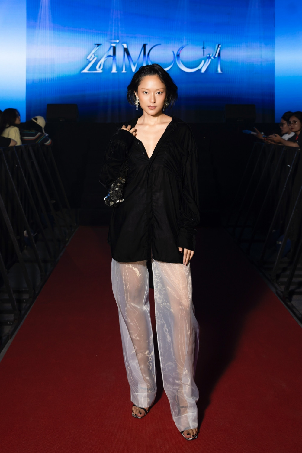 Phương Mỹ Chi dành lời khen đặc biệt cho bạn thân LAMOON trong showcase đầu tay