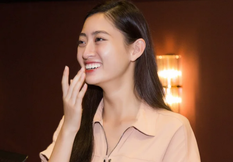 Ảnh cũ để lộ nhan sắc khác lạ vì thẩm mỹ của Lương Thùy Linh netizen tiếc nuối