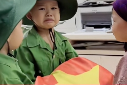 Clip 3 bé mầm non ở Hà Nội diễn hoạt cảnh về liệt sỹ khiến dân mạng rơi lệ