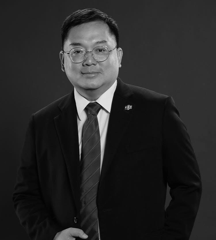 Vừa mở lại Facebook con trai ông Hoàng Nam Tiến chia sẻ xúc động sau hơn 1 tháng bố qua đời