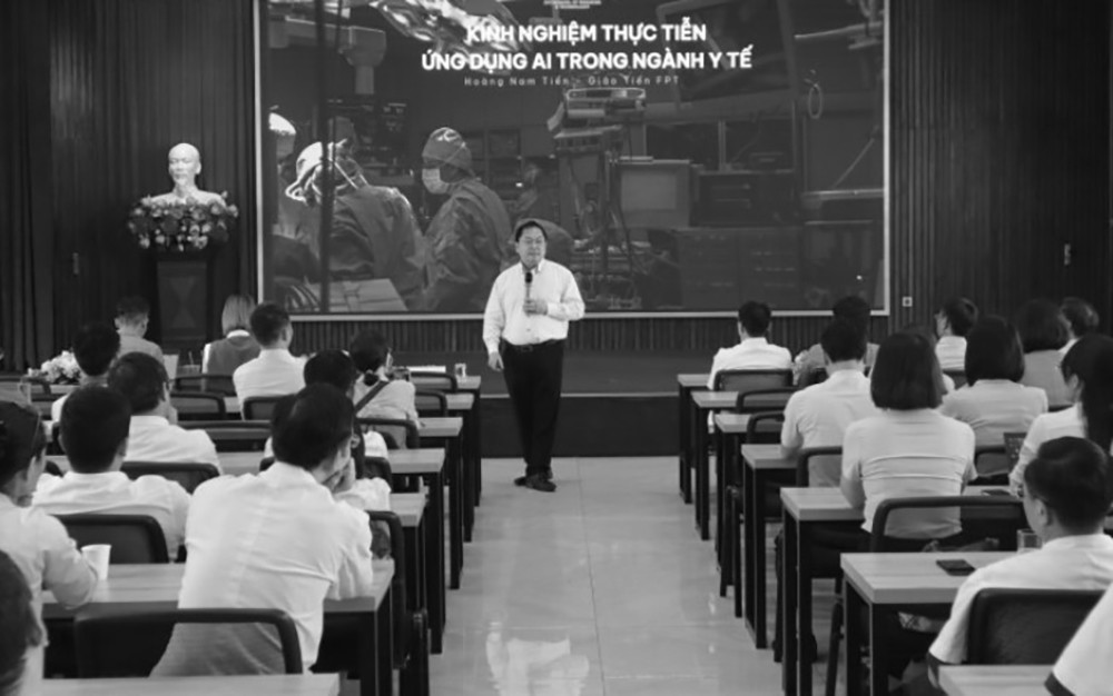 Vừa mở lại Facebook con trai ông Hoàng Nam Tiến chia sẻ xúc động sau hơn 1 tháng bố qua đời