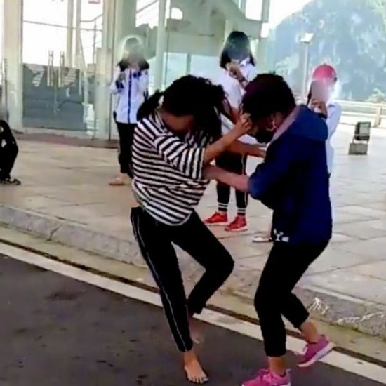 Công an Hà Nội tạm giữ hình sự 2 cô gái đánh nhau vì mâu thuẫn tình ái