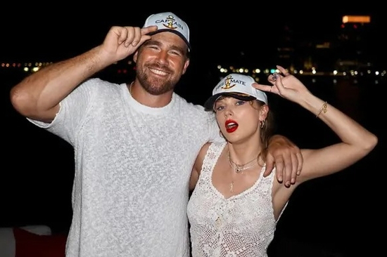 Khi Taylor Swift lấy Travis Kelce: Khối tài sản chung khiến fan ngỡ ngàng