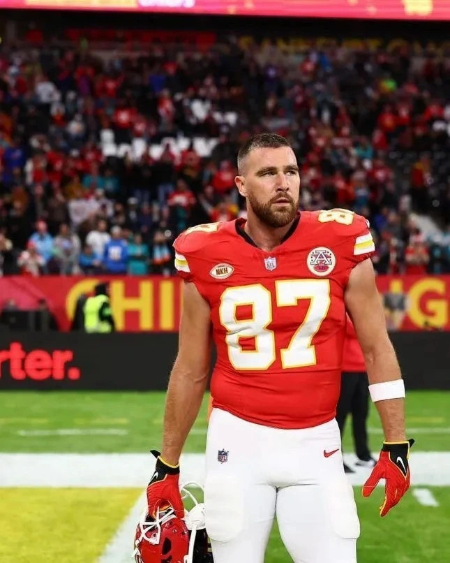 khi taylor swift lay travis kelce khoi tai san chung khien fan ngo ngang hinh anh 3