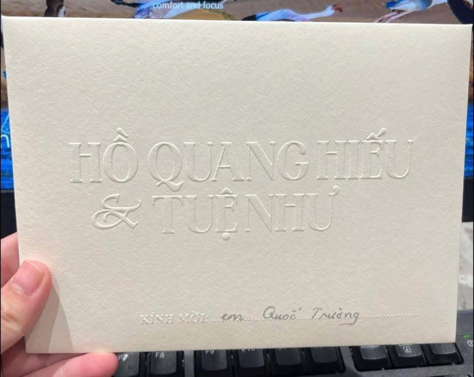 Lộ thiệp cưới của Hồ Quang Hiếu và bà xã một chi tiết gây tranh cãi