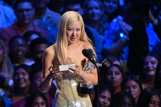 Rosé Lisa làm nên lịch sử khi thắng giải tại MTV VMAs 2025