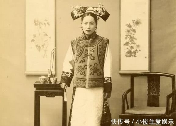 4 ảnh hiếm hé lộ nhan sắc thật của những người phụ nữ cuối thời nhà Thanh: - Ảnh 5.