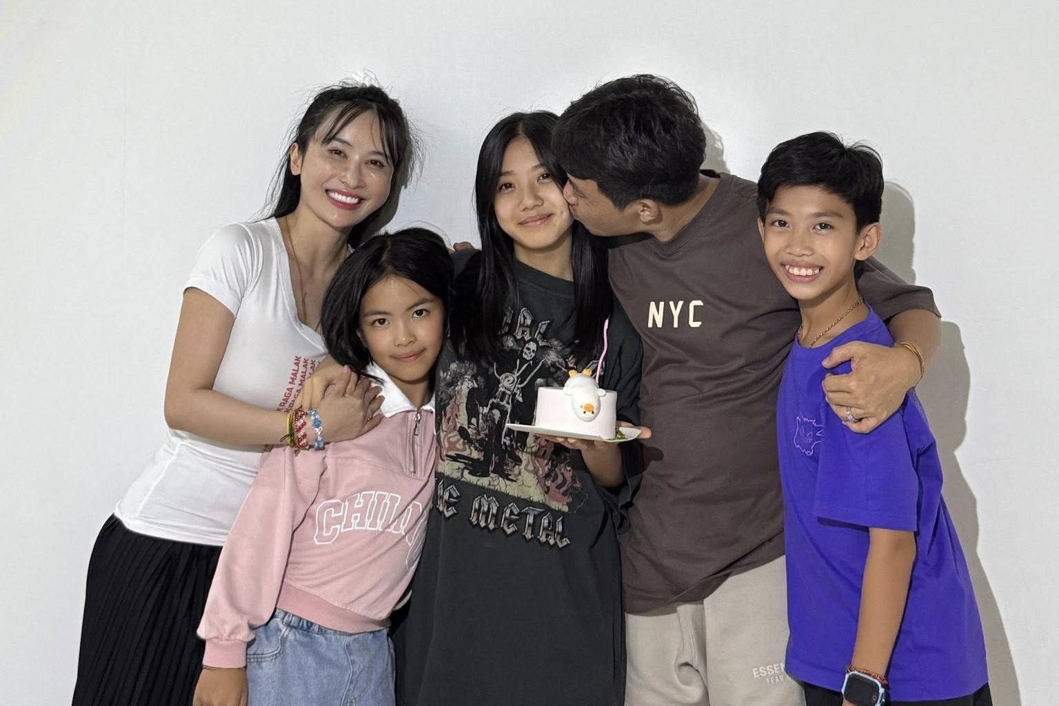 buc anh he lo quan he cua di 2 mina pham voi cac con rieng cua minh nhua gay xon xao a67b365f057a45e3ae9b9a692b6aa1dd 1471.jpg