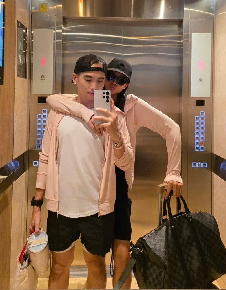 Chồng HHen Nie có niềm đam mê với váy áo của vợ