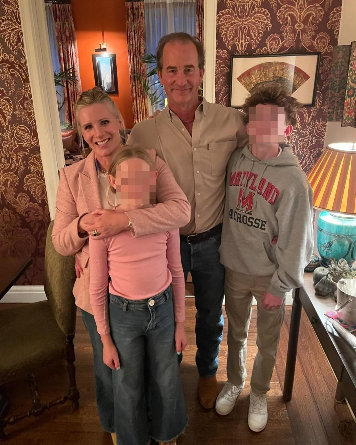 Động thái gây sốc của chồng tỷ phú sau bê bối ngoại tình của giám đốc nhân sự