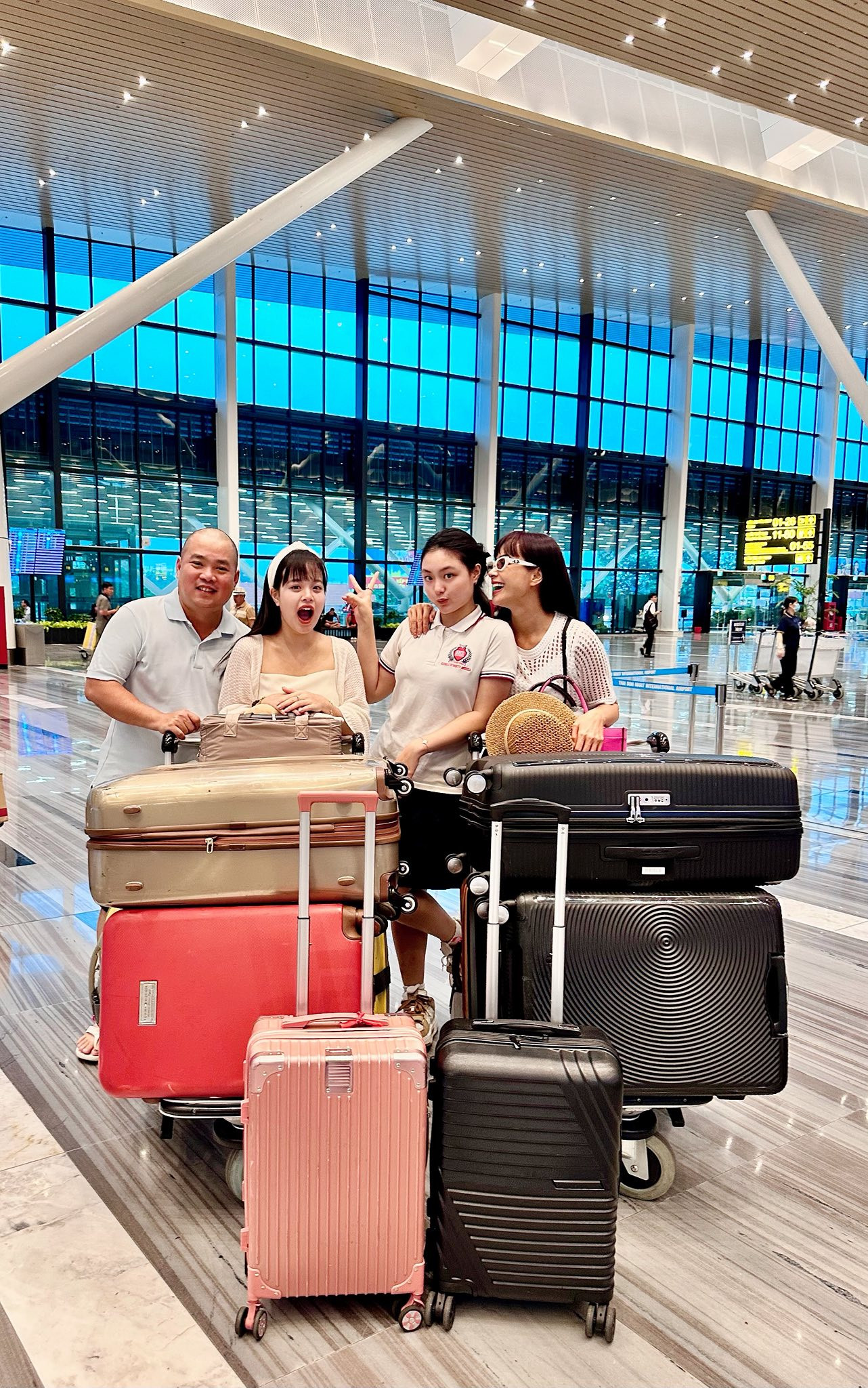 Ái nữ nhà Thúy Hạnh từng nặng 64kg nay trổ được gọi là tiểu Kim Tae Hee