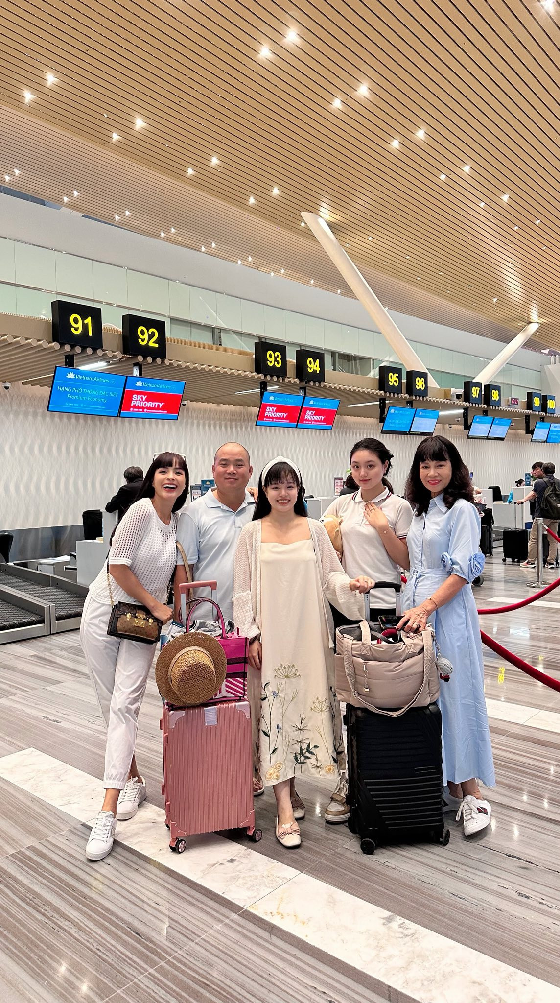 Ái nữ nhà Thúy Hạnh từng nặng 64kg nay trổ được gọi là tiểu Kim Tae Hee