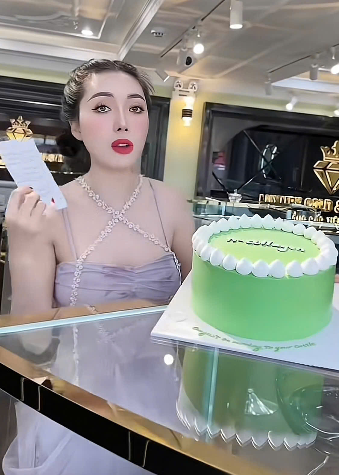 Khoe tài kinh doanh đỉnh cao Ngân Collagen bị soi nổ banh trời