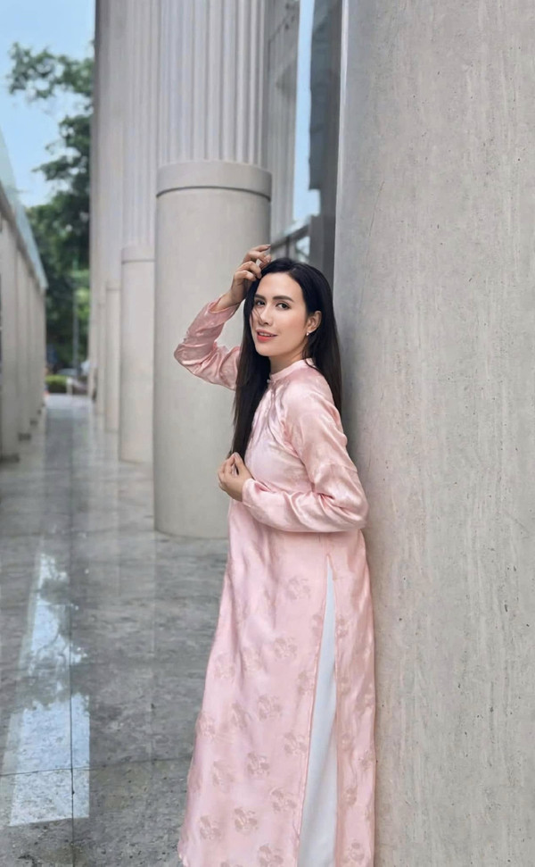 Nhan sắc nữ diễn viên mang quân hàm Thiếu tá công an, vừa 'đối đầu' với Phương Oanh trên phim giờ vàng - Ảnh 10.