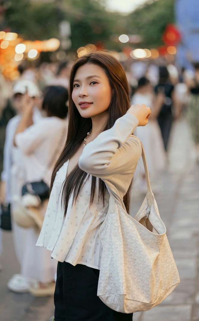 Thúy Diễm 39 tuổi vẫn trẻ đẹp như nữ sinh