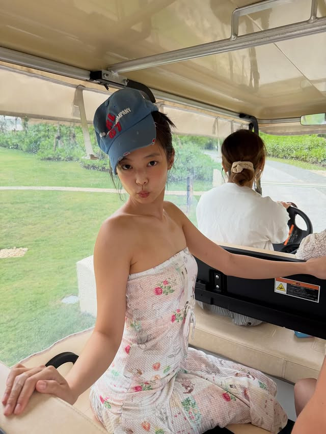 jennierubyjane608155678183703434372336297779588214566665716n