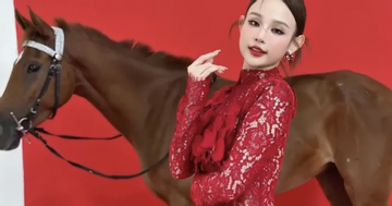 Huyền Baby gây chú ý với concept ngập sắc đỏ 'mã đáo thành công'