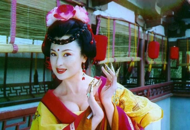 Nhan sắc xinh đẹp giúp Vương Lộ Dao thường được đóng những vai quyền quý.