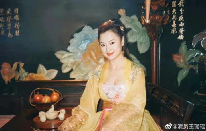 Mỹ nhân gợi cảm nhất 'Thiên long bát bộ': Bỏ showbiz cưới tỷ phú, viên mãn U60 - 1