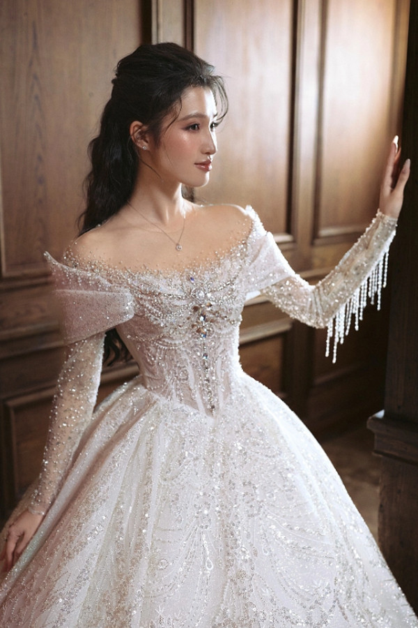 Á hậu Phương Nhi đẹp lộng lẫy trong áo cưới đầm xòe công chúa - Ảnh 7.