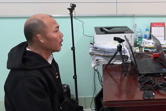 Bắt tạm giam tài xế lao vun vút rượt đuổi xe tải, hành khách hoảng loạn