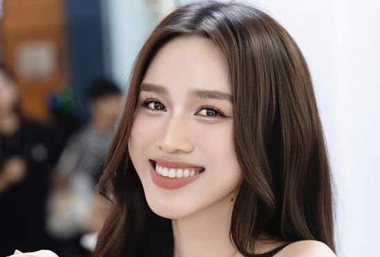 Hoa hậu Đỗ Thị Hà rạng rỡ sau lấy chồng