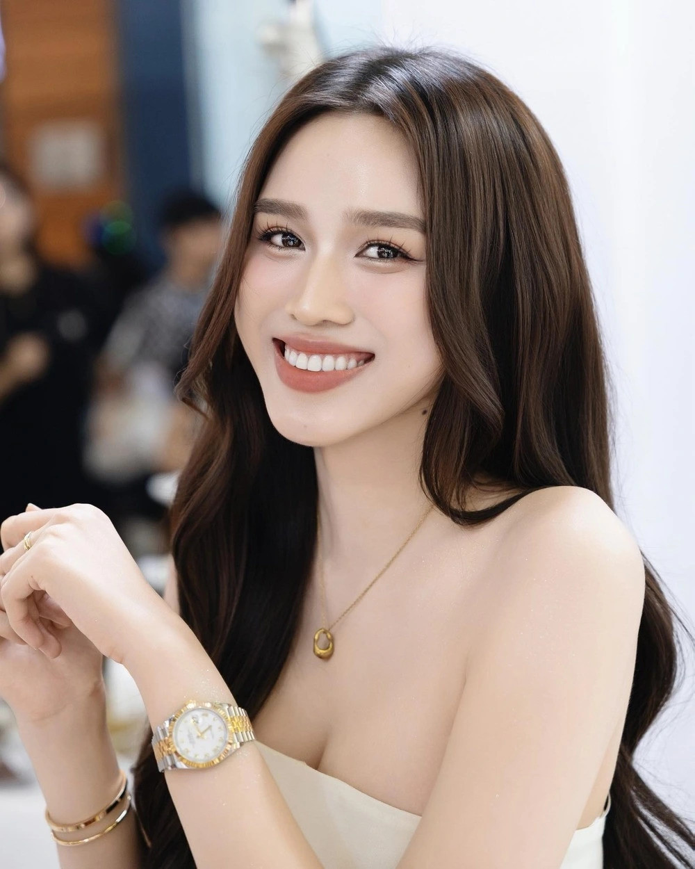 Go Ha Rang Hoa hậu Đỗ Thị Hà rạng rỡ sau lấy chồng